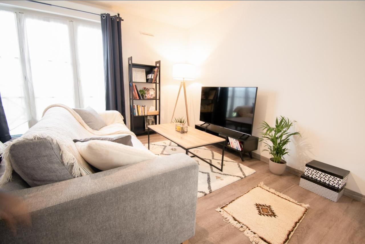 Joli Studio Tout Confort A 2 Pas De La Gare Poissy Exterior foto